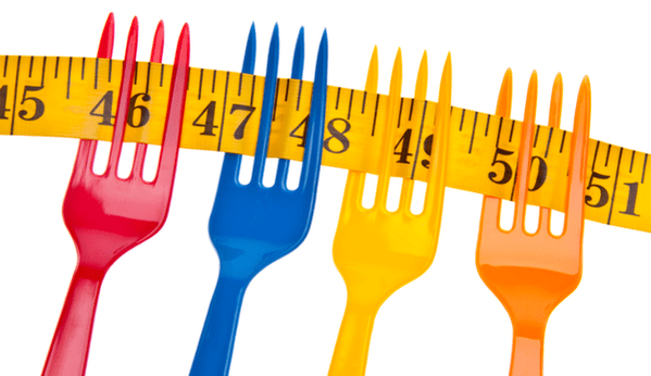 сантиметр на вилках символізує схуднення на дієті дюкана