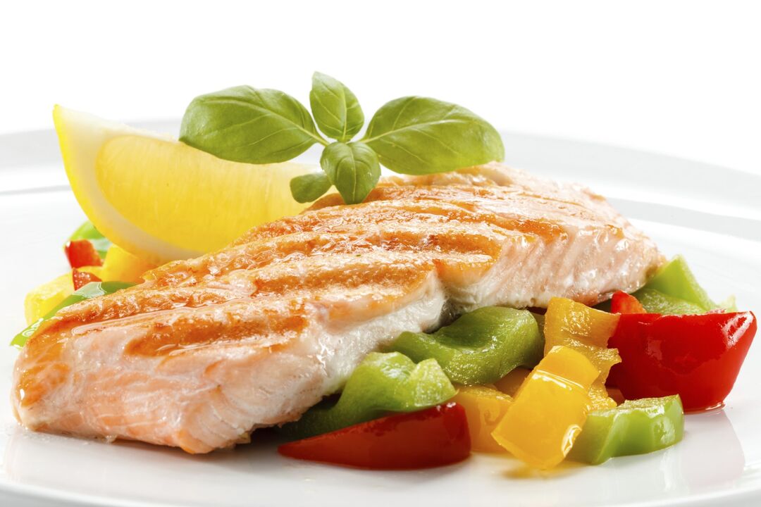 Риба, приготовлена ​​на пару або грилі, в раціоні білкової дієти